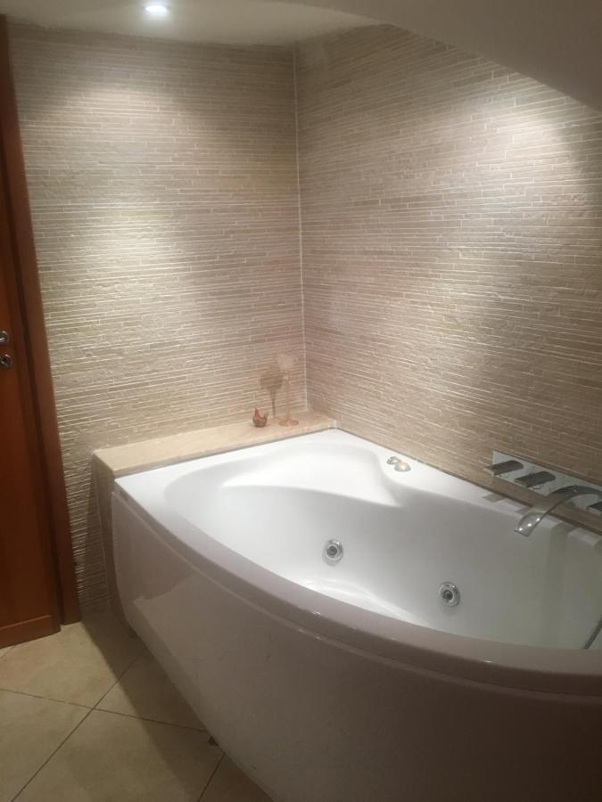 Tramura Hotel ตราปานี ภายนอก รูปภาพ